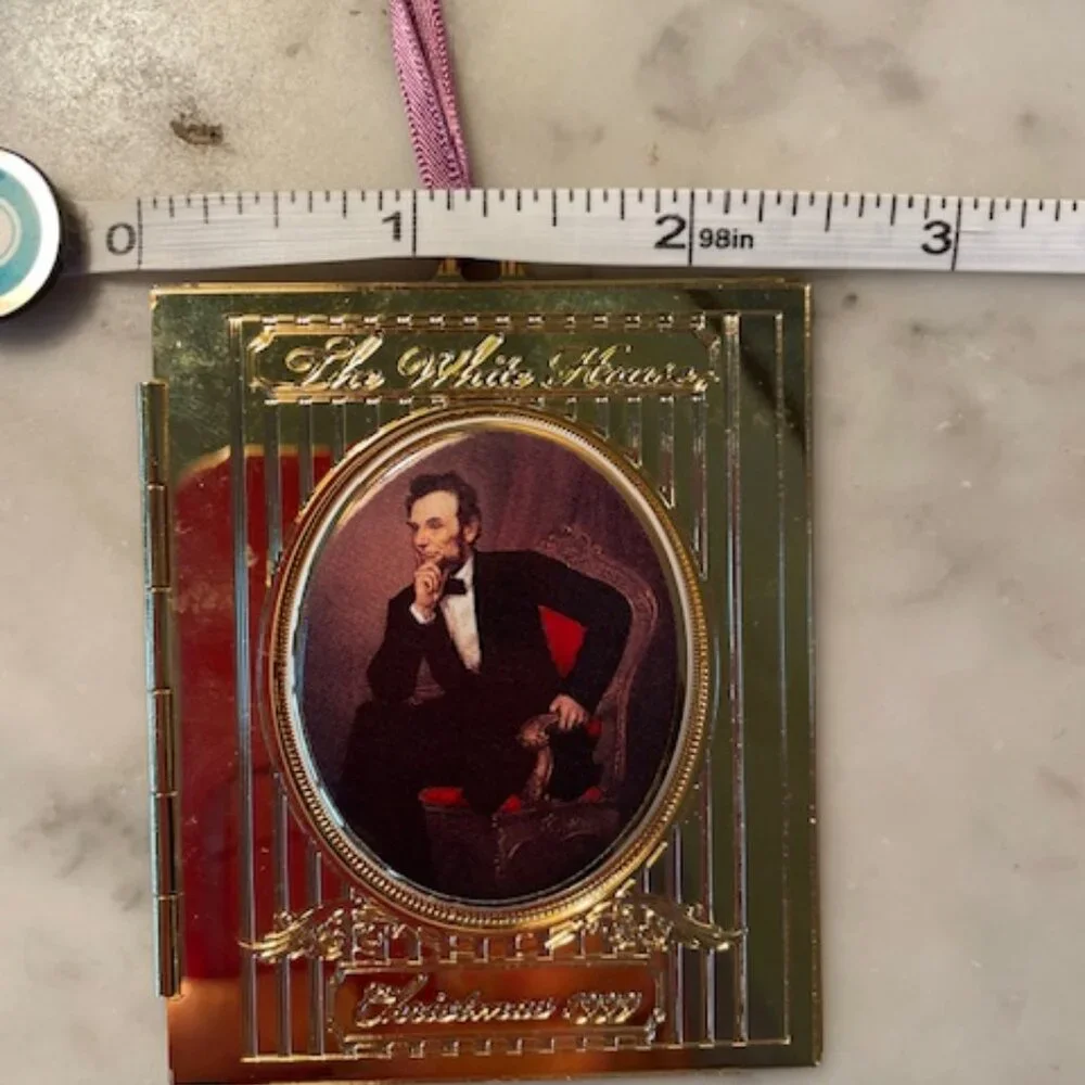 1999 White House Christmas Ornament President Abraham Lincoln's Portrait